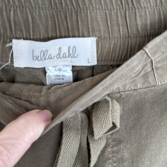 Bella Dahl Tencel Cargo Olive Pants/Joggers - Picture 2 of 5